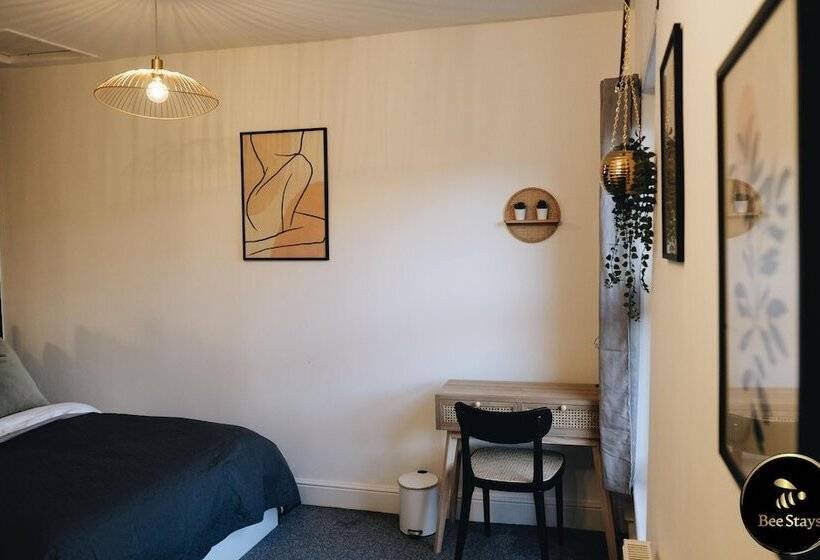 إقامة Pickmere House  An Oasis Near Town Centre