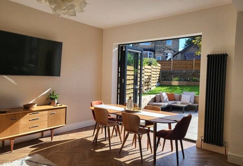 اقامتگاه Remarkable 4 Bed House In Sheffield