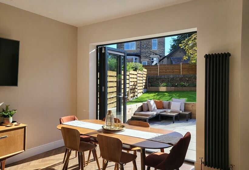 اقامتگاه Remarkable 4 Bed House In Sheffield