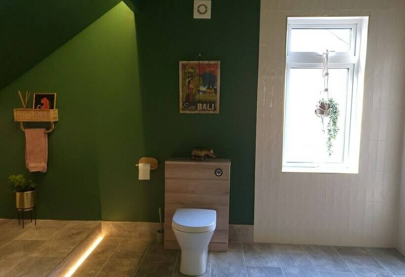 اقامتگاه Remarkable 4 Bed House In Sheffield