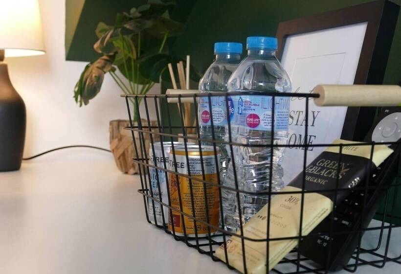 Резиденция Vibrant 6 Bed Stylish Home In Heart Of Southsea