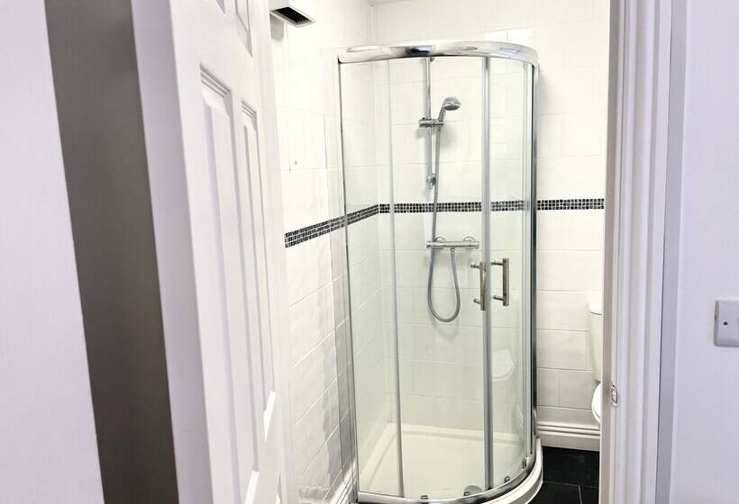 Резиденция Vibrant 6 Bed Stylish Home In Heart Of Southsea