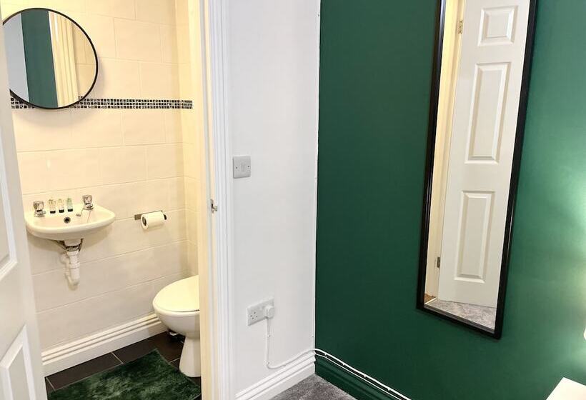 Резиденция Vibrant 6 Bed Stylish Home In Heart Of Southsea