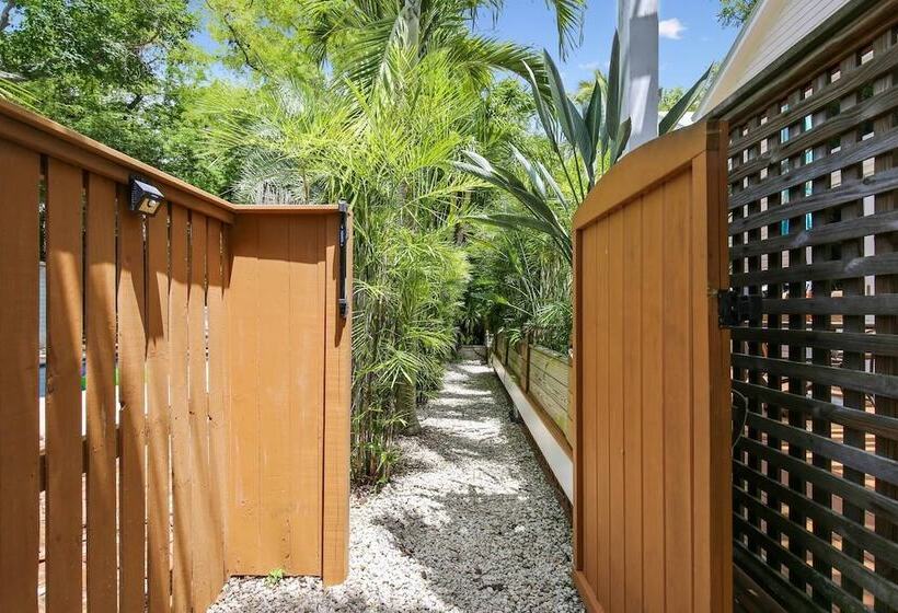 Serenity By Avantstay Guest House In Old Town W/ Shared Pool Month Long Stays Only