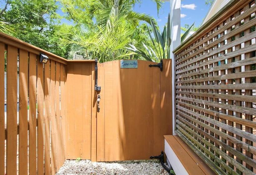 Serenity By Avantstay Guest House In Old Town W/ Shared Pool Month Long Stays Only