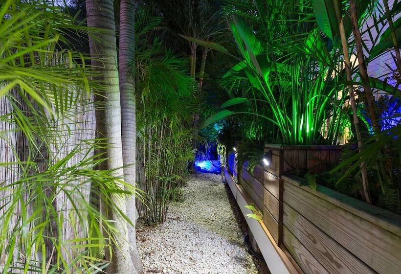 Serenity By Avantstay Guest House In Old Town W/ Shared Pool Month Long Stays Only