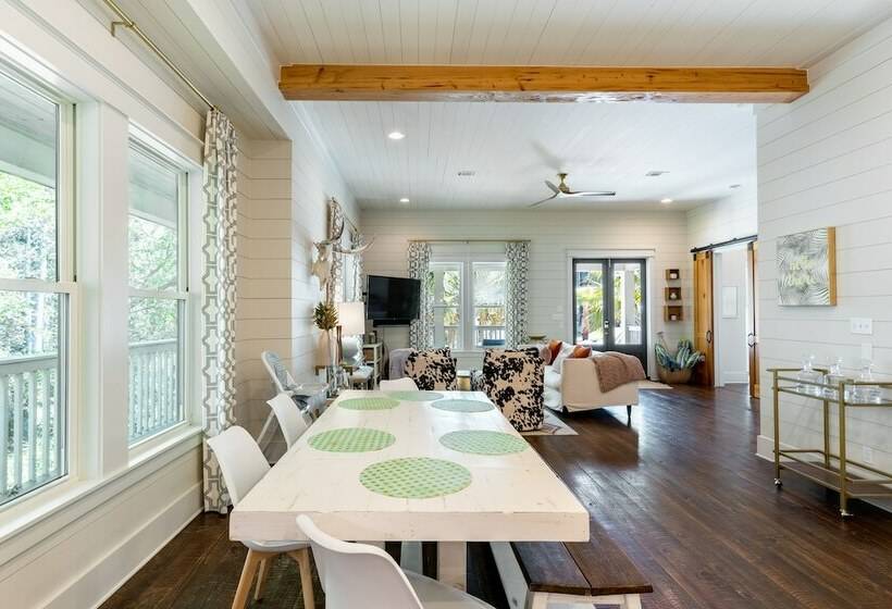 Southern Charms By Avantstay Historic Home! Pet Friendly!