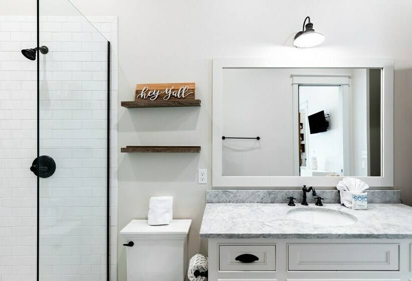 Southern Charms By Avantstay Historic Home! Pet Friendly!