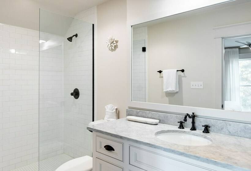 Southern Charms By Avantstay Historic Home! Pet Friendly!