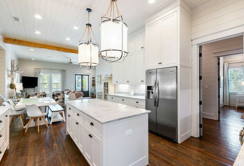 Southern Charms By Avantstay Historic Home! Pet Friendly!