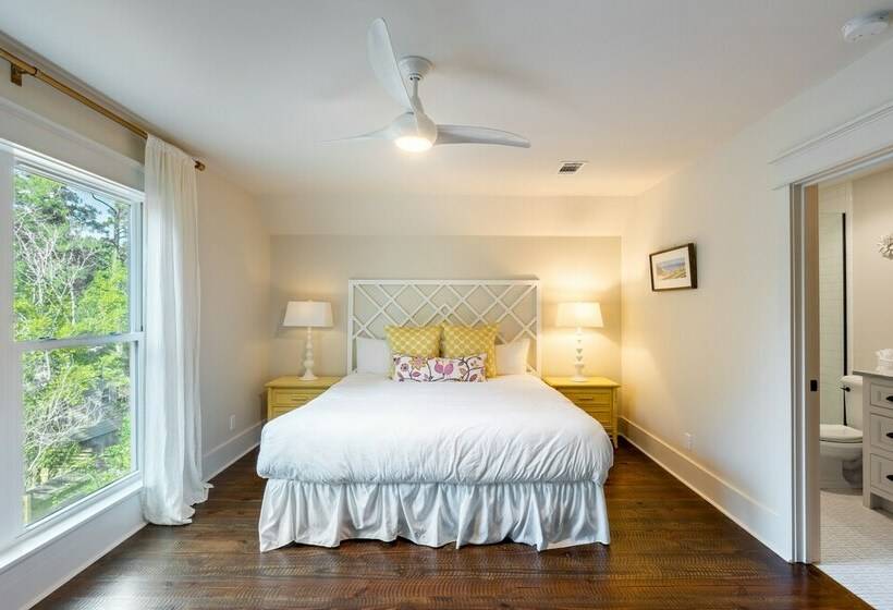 Southern Charms By Avantstay Historic Home! Pet Friendly!