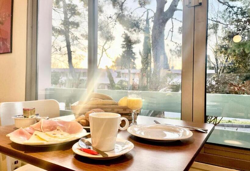 فندق Kyriad Cannes   Mandelieu