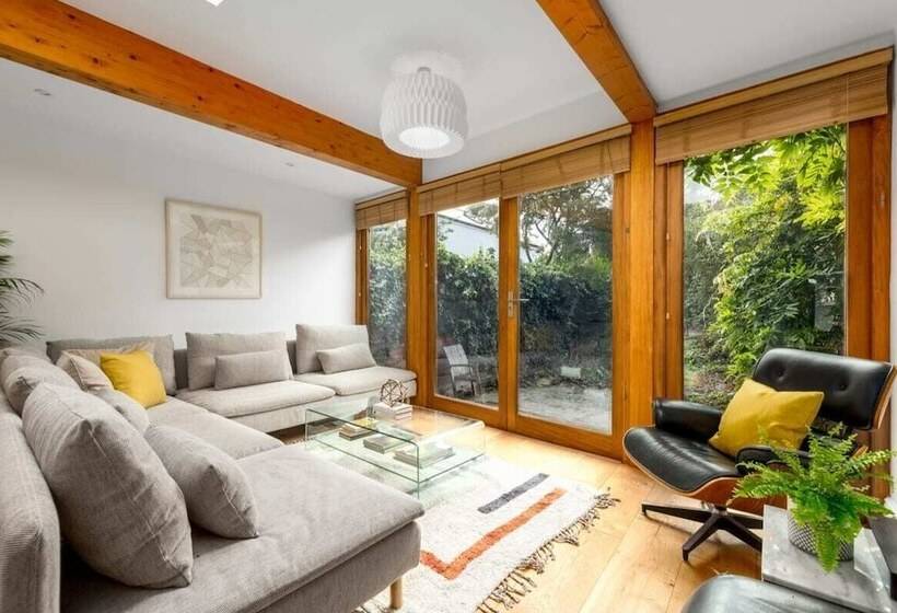 The Victorian House   Enticing 3bdr House With Garden