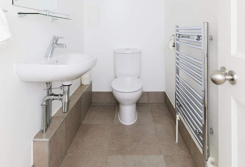 The Woolwich Retreat   Enticing 5bdr House With Parking