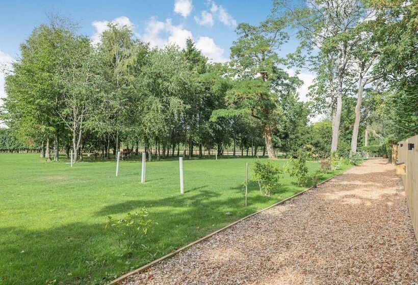 Toppesfield Hall Luxury Cottage With Hot Tub