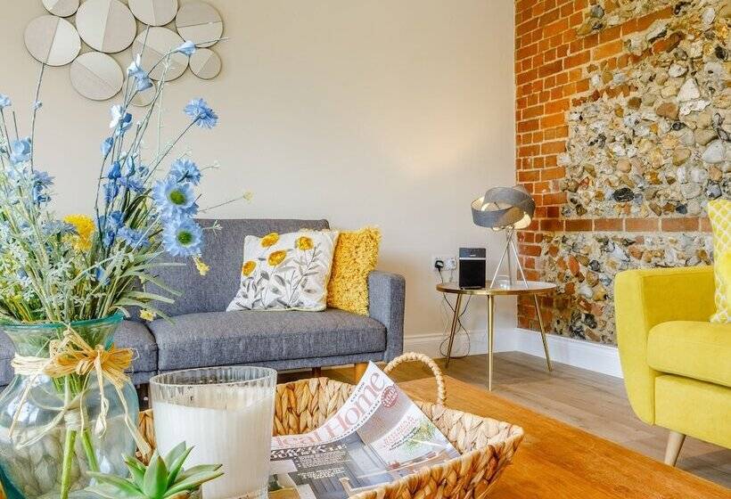 Toppesfield Hall Luxury Cottage With Hot Tub