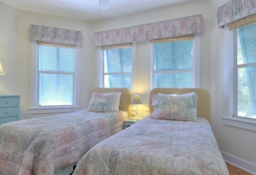 Tropical Dreaming By Avantstay 4 Blks To Beach! Private Pool!