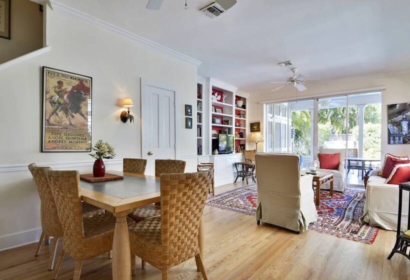 Tropical Dreaming By Avantstay 4 Blks To Beach! Private Pool!