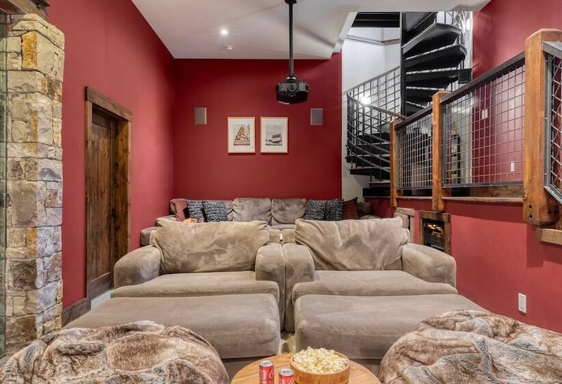 Apex By Avantstay Cozy Expansive Mountain Home Close To The Slopes W/ Hot Tub!