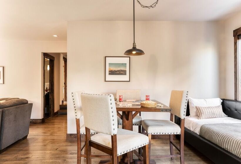 Apex By Avantstay Cozy Expansive Mountain Home Close To The Slopes W/ Hot Tub!