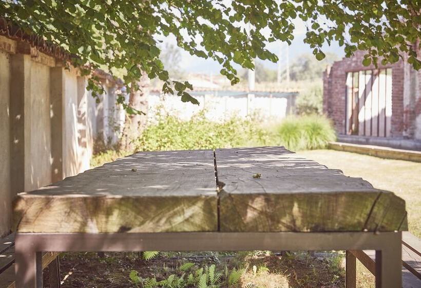 Aqvae Unconventional Country House