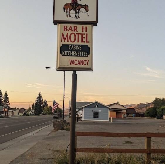 Bar H Motel