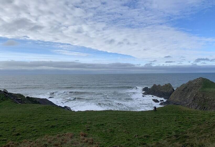 Beautiful 1 Bed Studio In Boyton Launceston