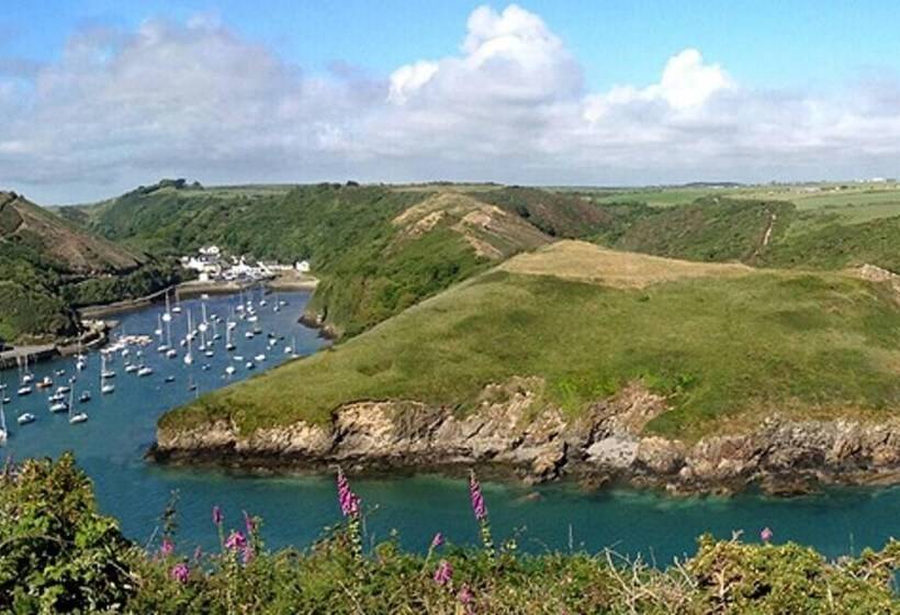 Beautiful 3 Bed Cabin In Pembrokeshire Coast