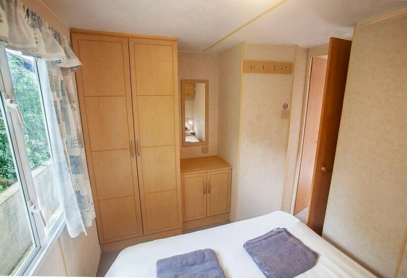 Beautiful 3 Bed Cabin In Pembrokeshire Coast