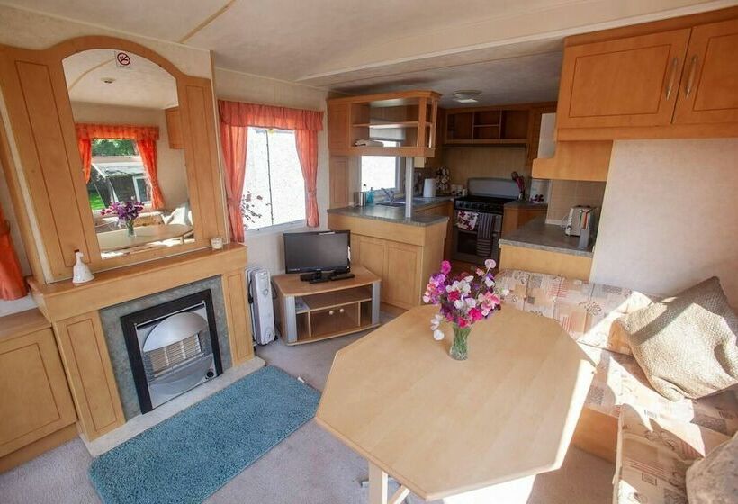 Beautiful 3 Bed Cabin In Pembrokeshire Coast