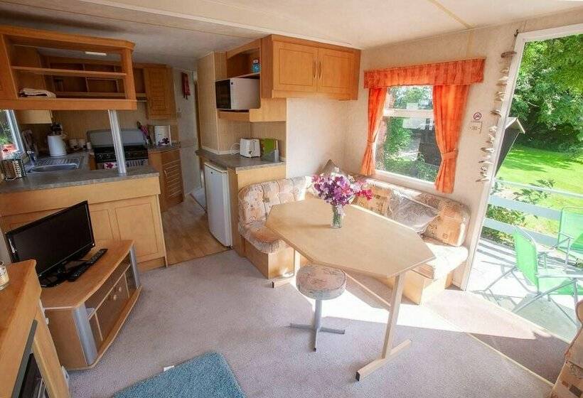 Beautiful 3 Bed Cabin In Pembrokeshire Coast