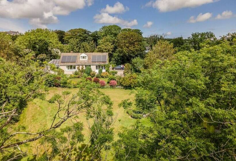 Beautiful 3 Bed Cabin In Pembrokeshire Coast