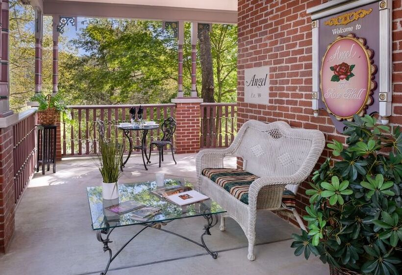 تختخواب و صبحانه Angel At Rose Hall