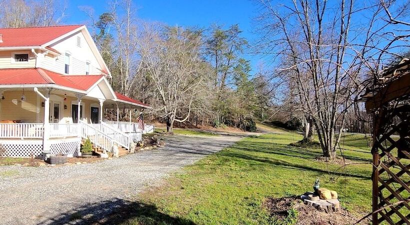 مبيت وإفطار Misty Mountain Inn