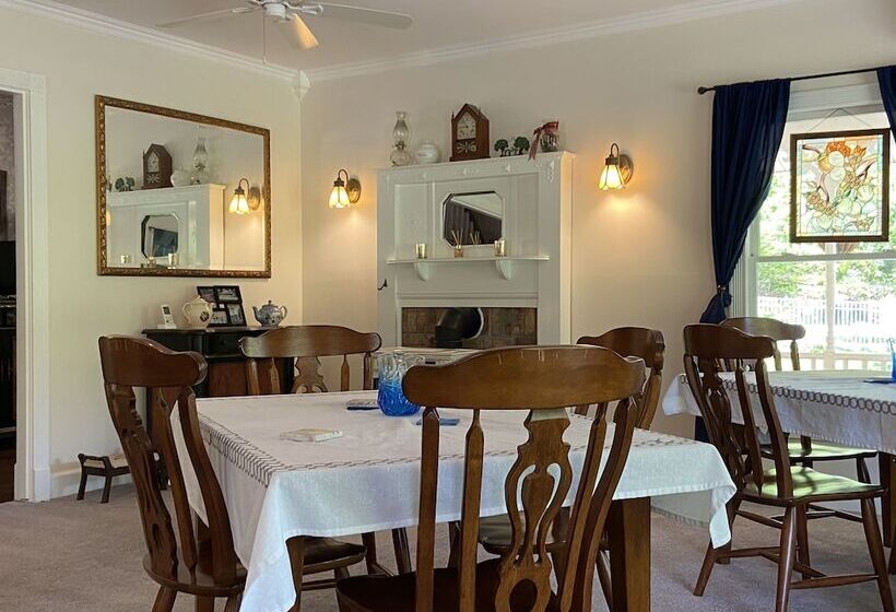 مبيت وإفطار Misty Mountain Inn