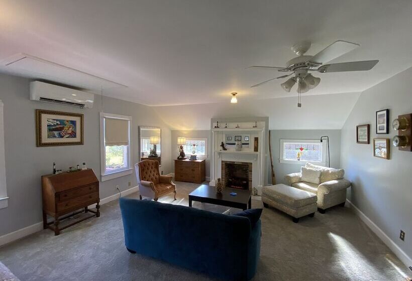 مبيت وإفطار Misty Mountain Inn