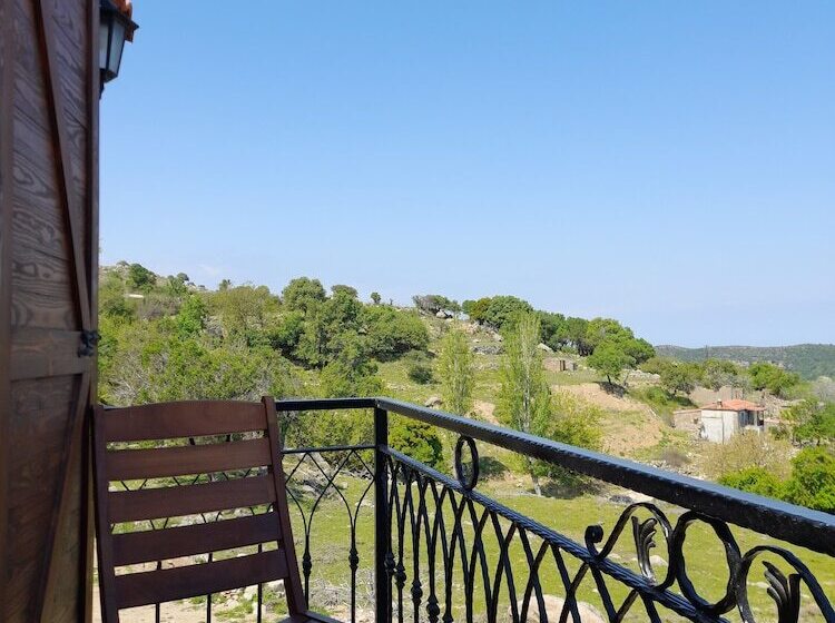 צימר Sari Keçi̇ Taş Otel