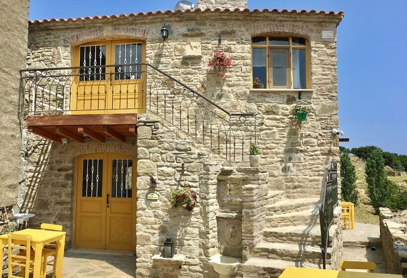 צימר Sari Keçi̇ Taş Otel