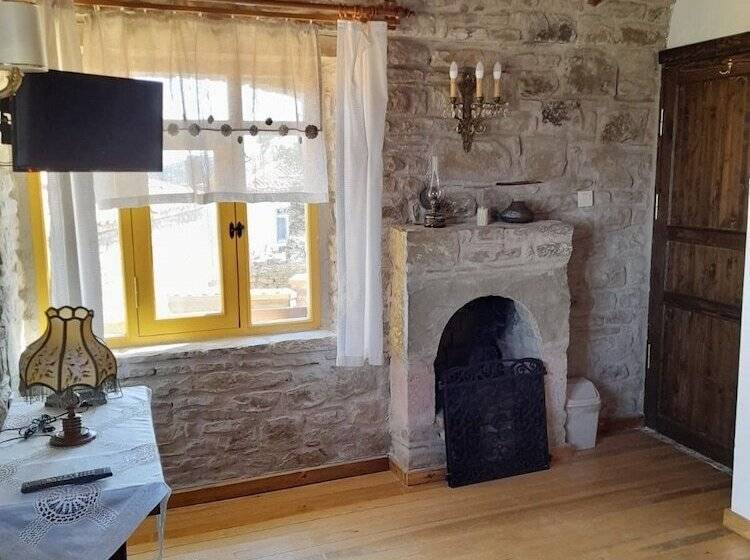 צימר Sari Keçi̇ Taş Otel