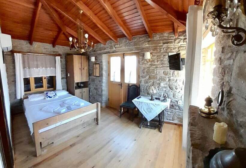 צימר Sari Keçi̇ Taş Otel