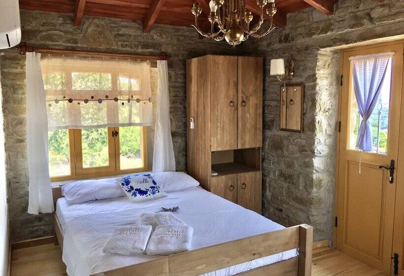 צימר Sari Keçi̇ Taş Otel