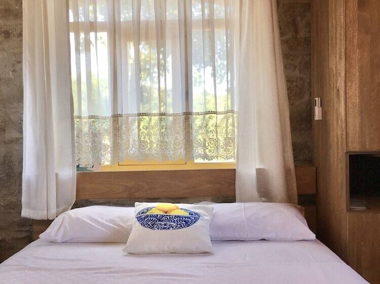 צימר Sari Keçi̇ Taş Otel