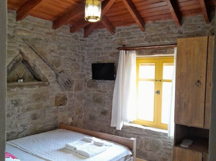 צימר Sari Keçi̇ Taş Otel