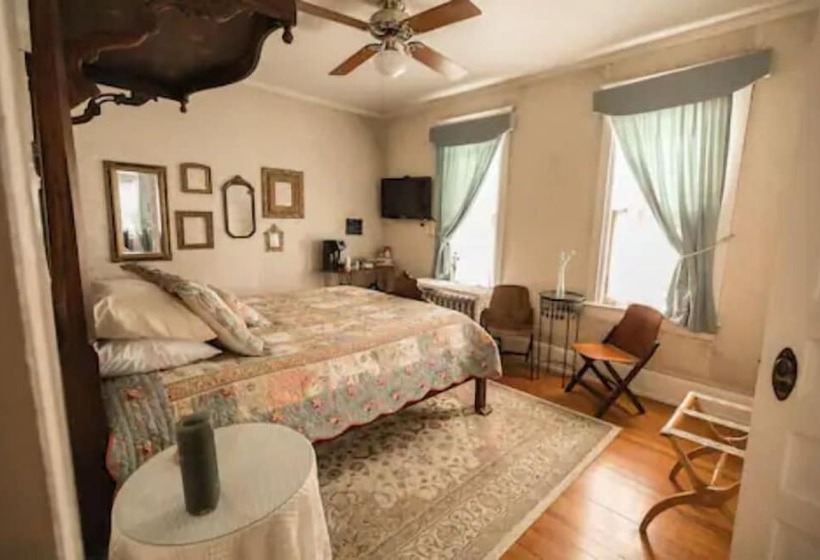 مبيت وإفطار The Bissing House