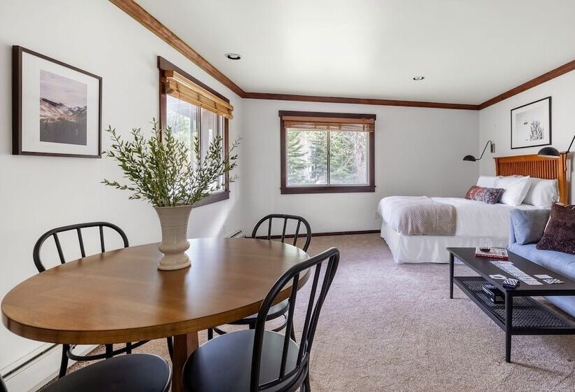 Bighorn By Avantstay Spacious Ski Cabin W/ Sprawling Porch, Views & Hot Tub!