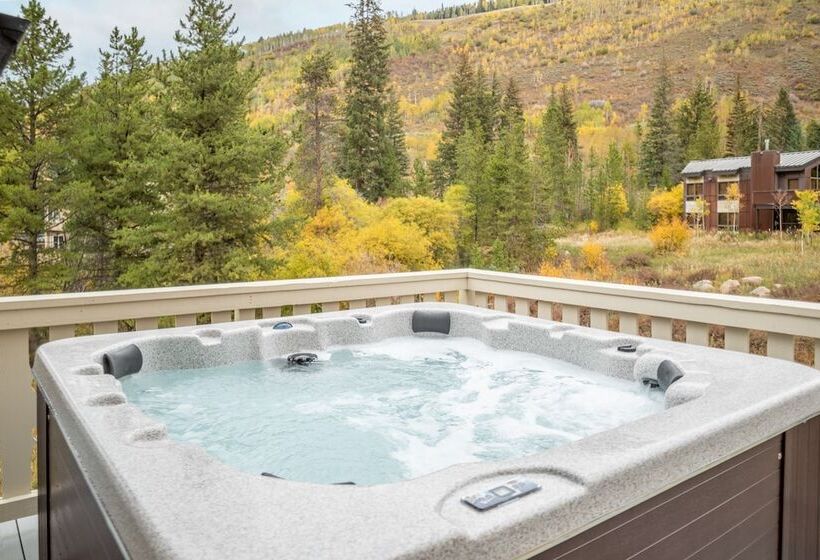 Bighorn By Avantstay Spacious Ski Cabin W/ Sprawling Porch, Views & Hot Tub!
