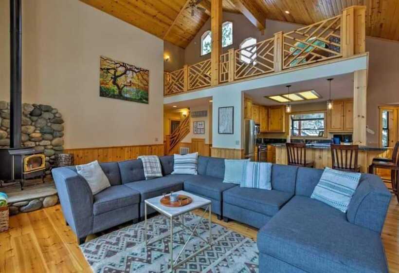 Black Bear By Avantstay Spacious Viking Lodge In Tahoe Donner W/ Game Room & Hot Tub!