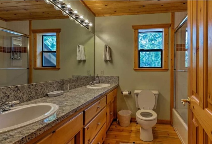 Black Bear By Avantstay Spacious Viking Lodge In Tahoe Donner W/ Game Room & Hot Tub!