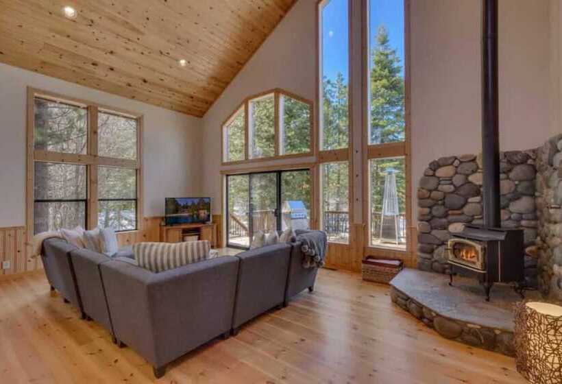 Black Bear By Avantstay Spacious Viking Lodge In Tahoe Donner W/ Game Room & Hot Tub!