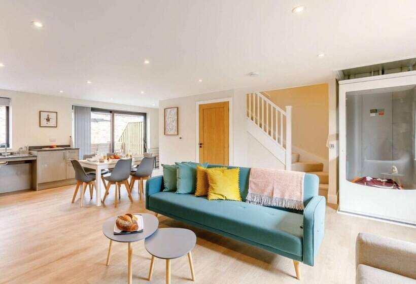 Buck Cottage, Disabled Adapted 3 Bed Hot Tub Pets